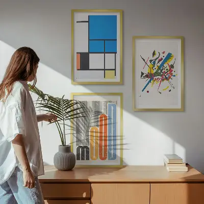 Composizione di quadri con motivi geometrici di stile moderno