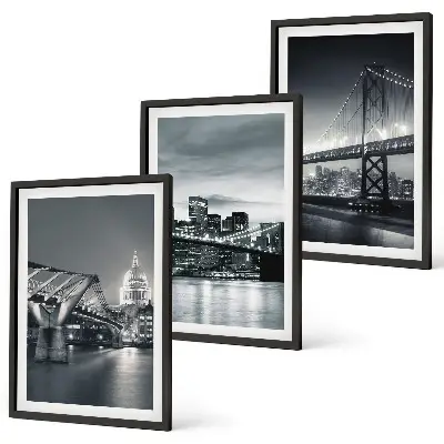 Set di quadri incorniciati con ponti e architettura urbana nei toni del grigio