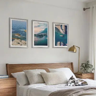 Composizione di quadri con panorami marini, scogliere e porti