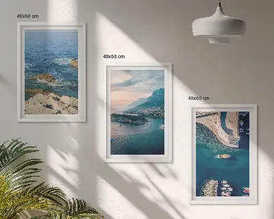 Composizione di quadri con panorami marini, scogliere e porti