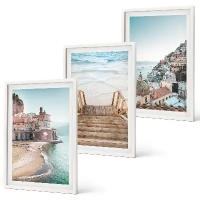 Composizione di quadri con panorami estivi di spiagge dai colori pastello