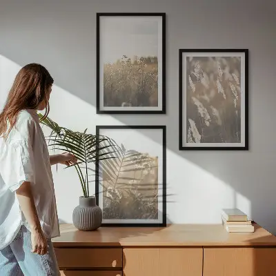 Composizione di quadri con paesaggio di erba e fiori al calore