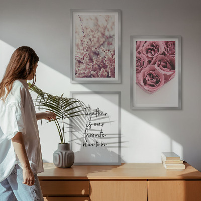 Composizione di quadri Mazzi di fiori di rose con una scritta