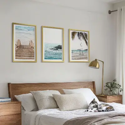 Composizione di quadri con scala, spiaggia, mare e altalena