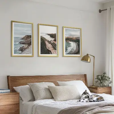 Composizione di quadri con panorami a picco sul mare e paesaggi marini