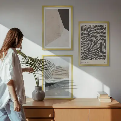 Set di quadri incorniciati con motivi astratti nelle tonalità del beige e del grigio