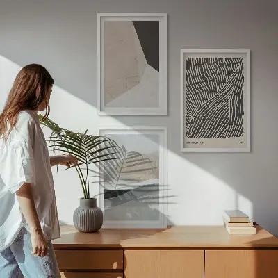 Set di quadri incorniciati con motivi astratti nelle tonalità del beige e del grigio