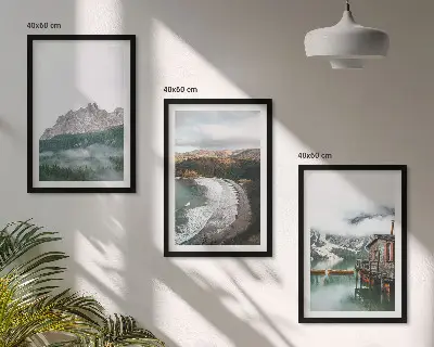 Composizione di quadri paesaggio di spiaggia e montagna con casa in legno
