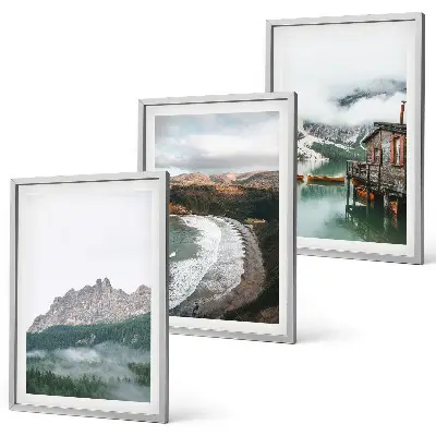 Composizione di quadri paesaggio di spiaggia e montagna con casa in legno