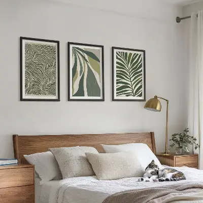 Set di quadri incorniciati con foglie e linee ondulate verdi