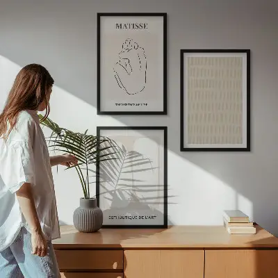 Set di quadri incorniciati con linee e forme nei toni del beige e bianco