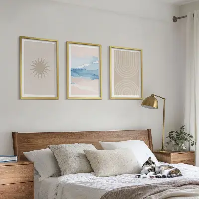 Composizione di quadri onde di sole con linee astratte color pastello