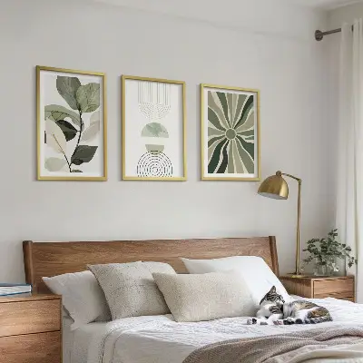 Composizione di quadri con motivi vegetali e forme geometriche