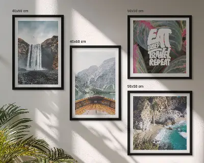 Polittico con cornice raffigurante una cascata in un viaggio in montagna nella natura