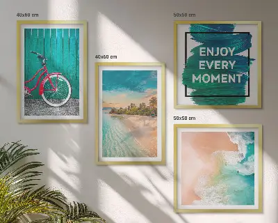 Polittico con cornice ispirazione nautica con biciclette sul mare