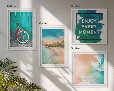 Polittico con cornice ispirazione nautica con biciclette sul mare