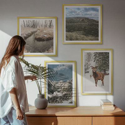 Composizione di 4 quadri Montagne, cervi delle nevi, paesaggio forestale