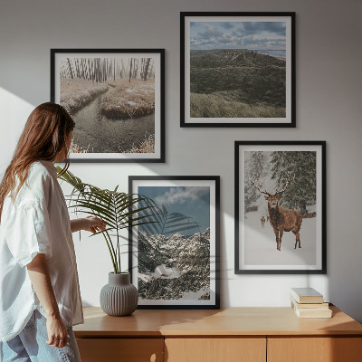 Composizione di 4 quadri Montagne, cervi delle nevi, paesaggio forestale