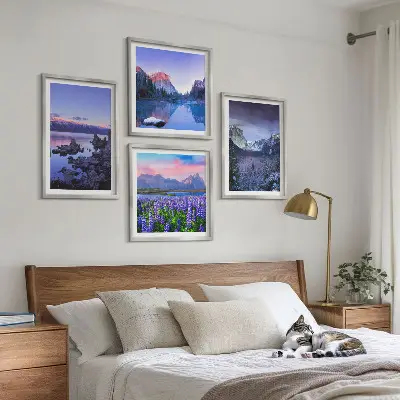 Galleria a parete con paesaggi montani, acqua e campi di fiori