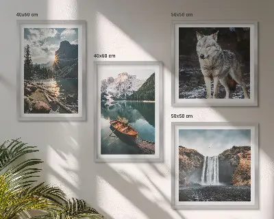 Composizione di 4 quadri con paesaggio di montagne laghi cascata e lupo