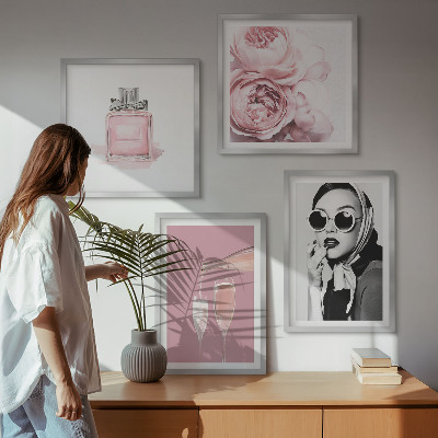 Galleria a parete Eleganti accessori rosa