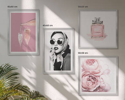 Galleria a parete Eleganti accessori rosa