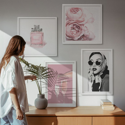 Galleria a parete Eleganti accessori rosa