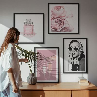 Galleria a parete Eleganti accessori rosa