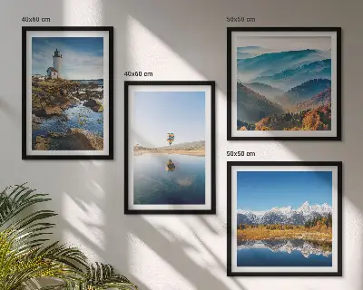 Polittico con cornice raffigurante panorami naturali con faro e montagne