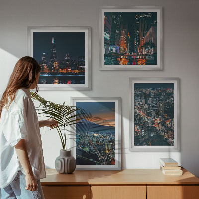 Composizione di 4 quadri Vista notturna della città dalle montagne.