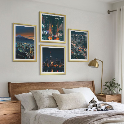 Composizione di 4 quadri Vista notturna della città dalle montagne.