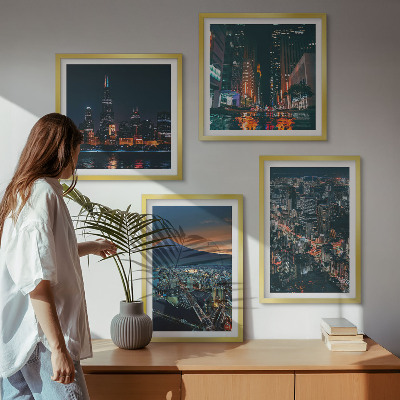 Composizione di 4 quadri Vista notturna della città dalle montagne.