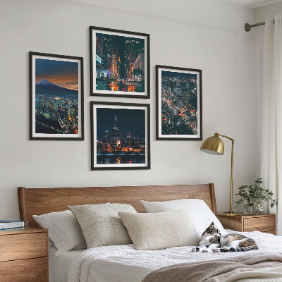 Composizione di 4 quadri Vista notturna della città dalle montagne.