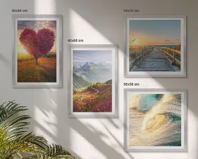 Polittico con cornice paesaggio con montagne, onde, alberi, cuore e molo