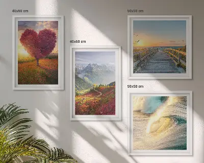Polittico con cornice paesaggio con montagne, onde, alberi, cuore e molo