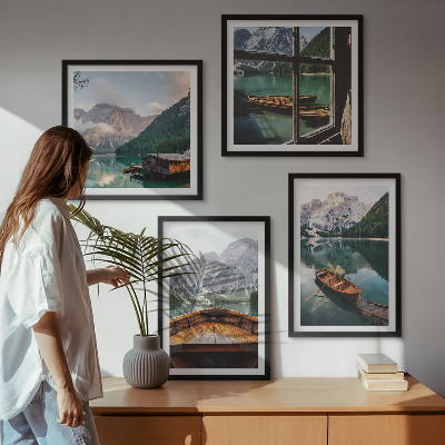 Composizione di 4 quadri Lago, montagne, barche, cottage, finestra
