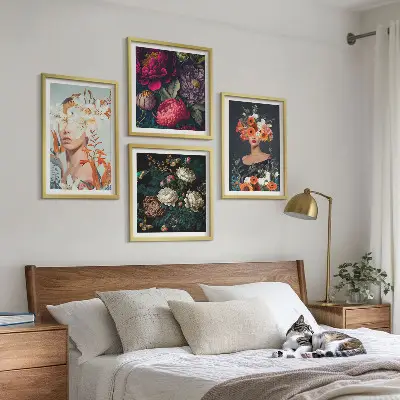 Composizione di 4 quadri con ritratti di bouquet floreali e foglie