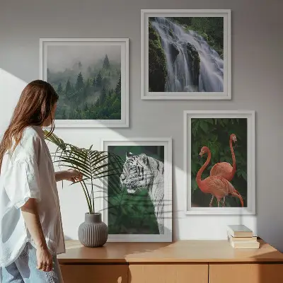 Galleria a parete con cascata, tigre e fenicotteri nella natura