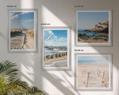 Polittico con cornice stampa che ritrae spiaggia, sabbia, onde, cielo e uccelli