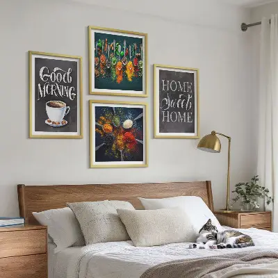 Galleria a parete con stampa di spezie, caffè, tazza ed erbe aromatiche