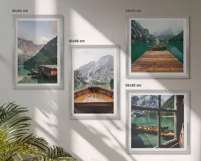 Polittico con cornice paesaggi montani con cottage e barche