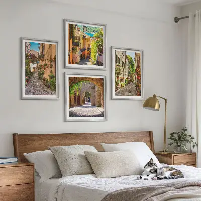 Galleria a parete con strade italiane, fiori e architettura