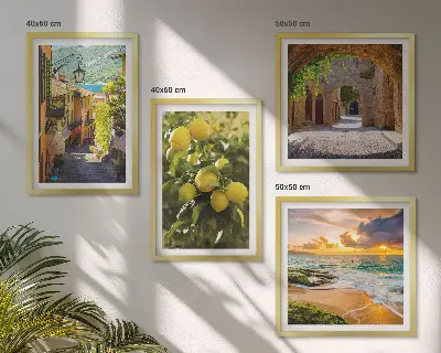 Galleria a parete con strade pittoresche sul mare e spiaggia