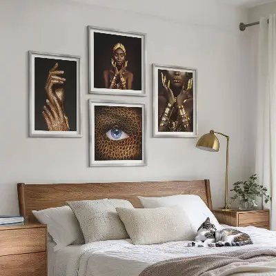 Galleria a parete con ritratti artistici di donne