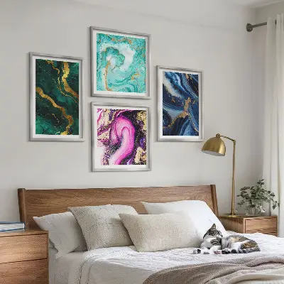 Polittico con cornice motivi astratti nei toni del rosa, verde e blu