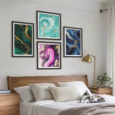 Polittico con cornice motivi astratti nei toni del rosa, verde e blu