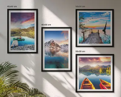 Galleria a parete con paesaggio di laghi, montagne e barche