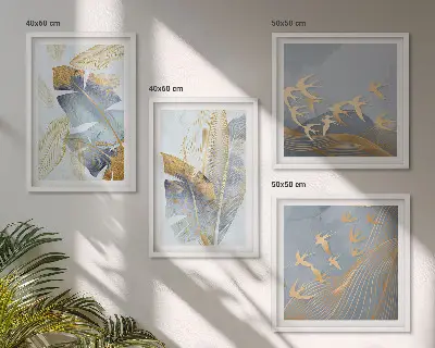 Composizione di 4 quadri con foglie blu e beige su sfondo neutro
