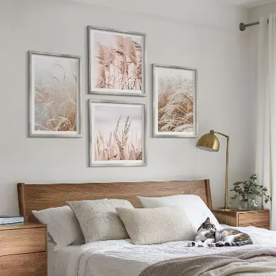 Composizione di 4 quadri con campi d'erba nelle tonalità del marrone e del beige