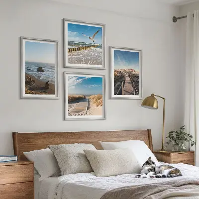 Composizione di 4 quadri con onde della spiaggia, molo panoramico e passeggiata